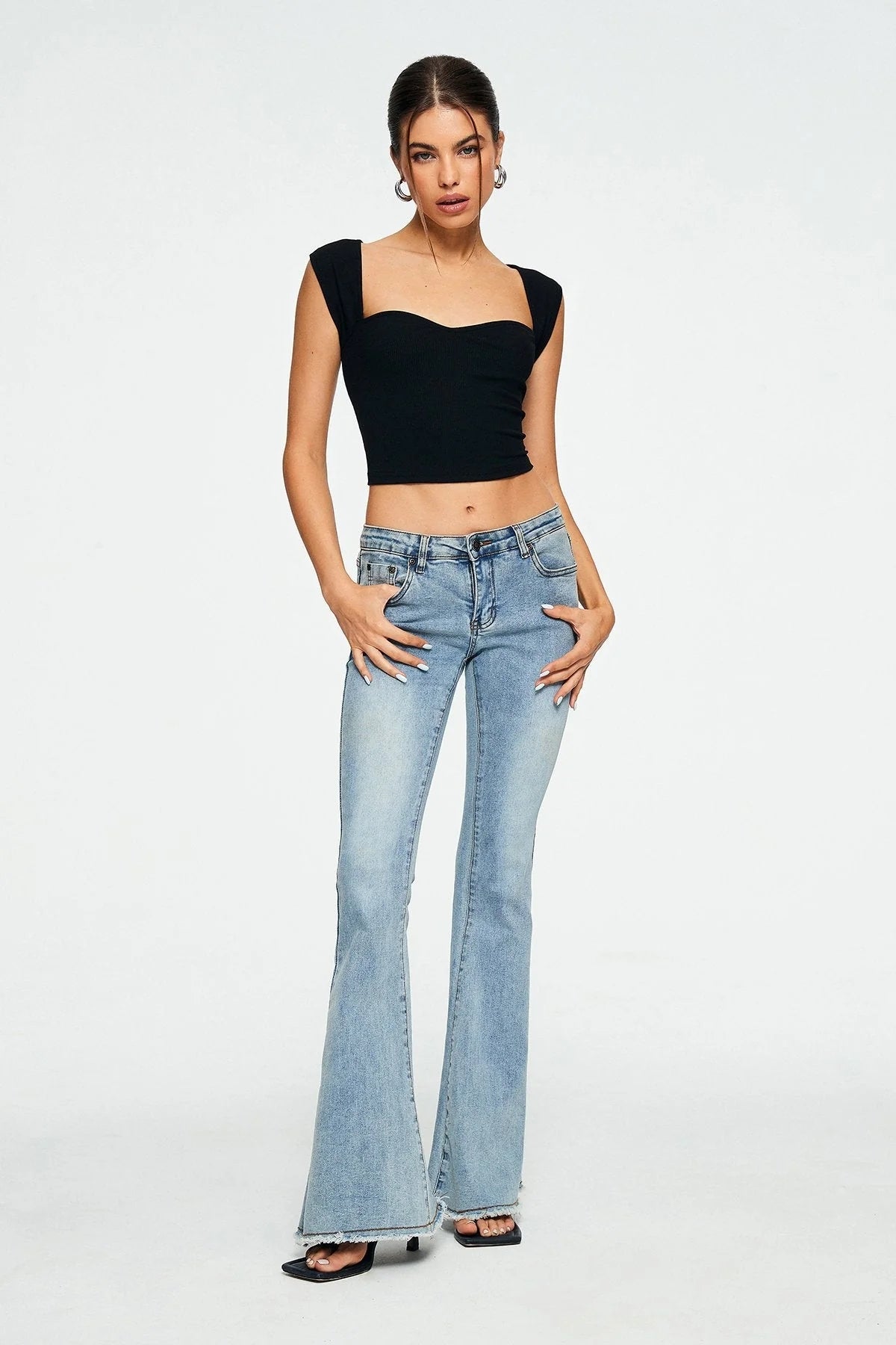 Sweetheart Ribbed Crop Top – Sleeveless Fit
