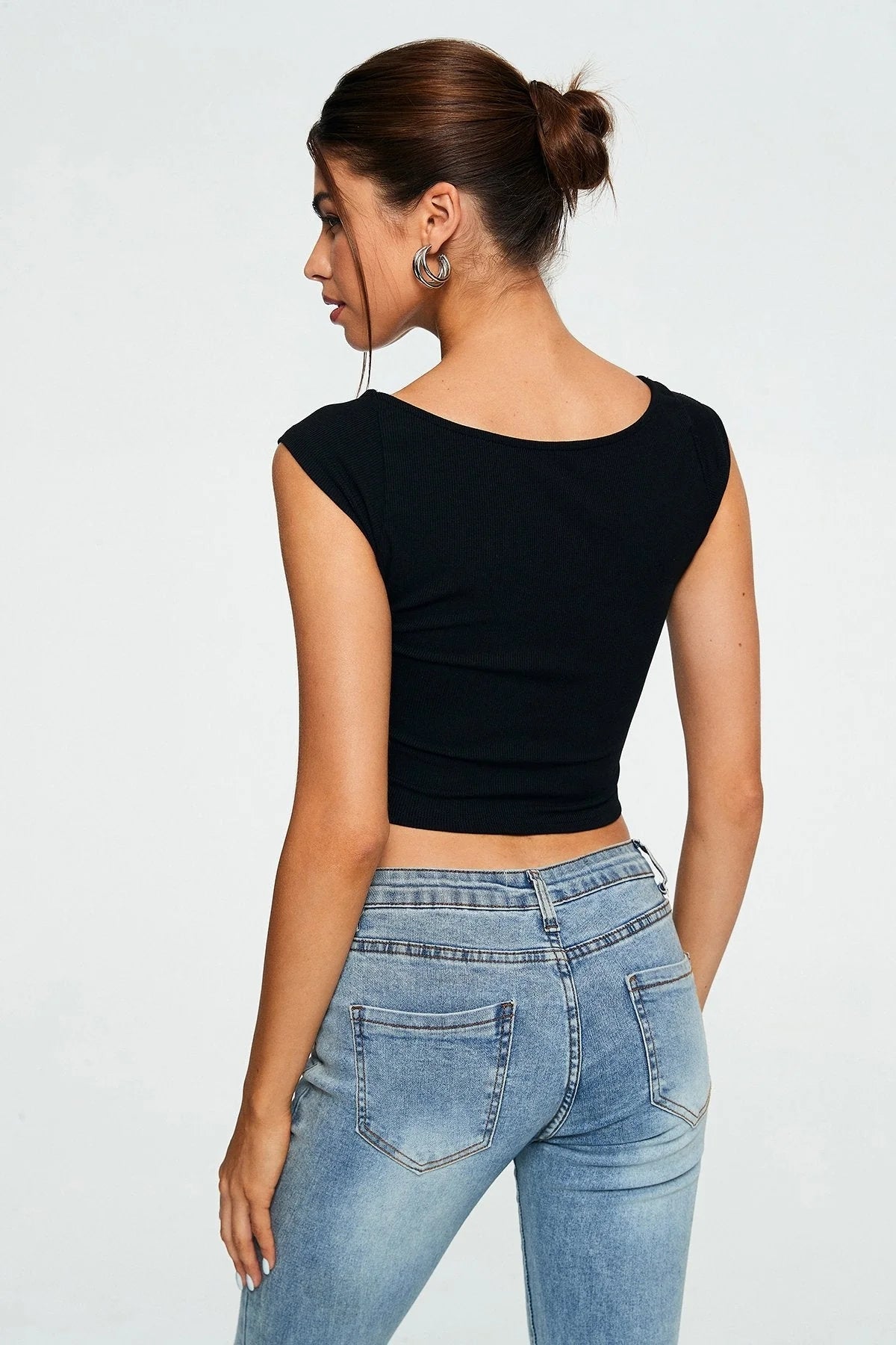 Sweetheart Ribbed Crop Top – Sleeveless Fit